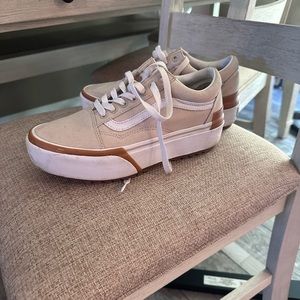 Old Skool Stacked Canvas Shoe- women’s size 8. Color French oak (beige)